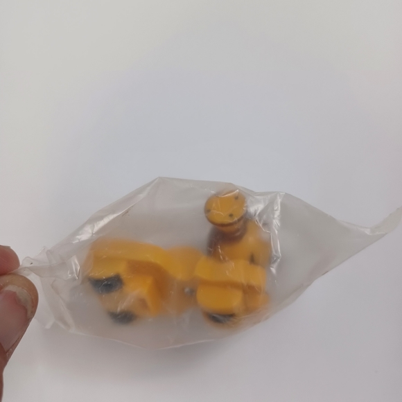 2005 Kelloggs Piper -Robots Movie Roller Toy Mini Figure Cereal Box Toy - Picture 8 of 9